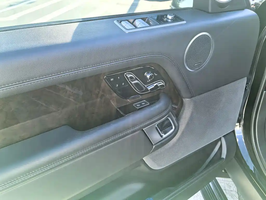 Land Rover Range Rover 2021 — фото 10