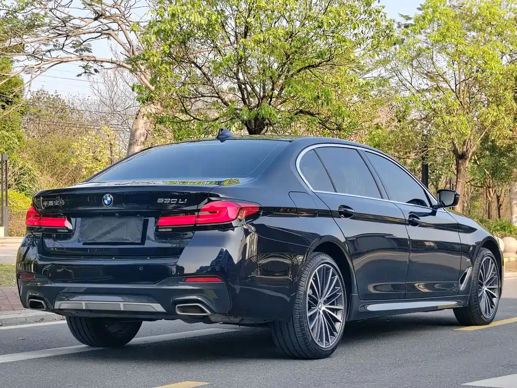 BMW 5 Series 2024 — фото 16