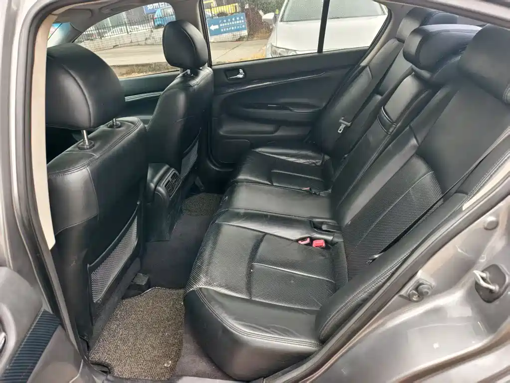 Infiniti G 2011