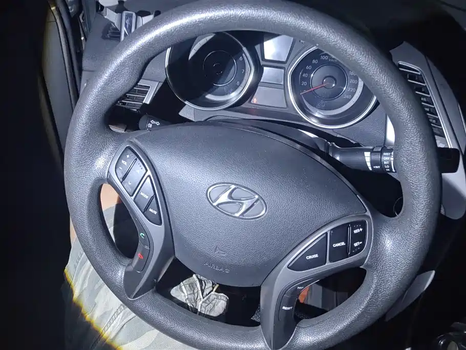 Hyundai Elantra Langdong 2017 — фото 15