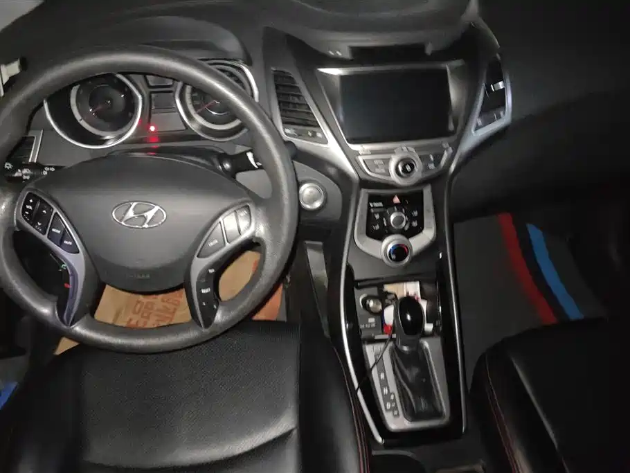 Hyundai Elantra Langdong 2017 — фото 12