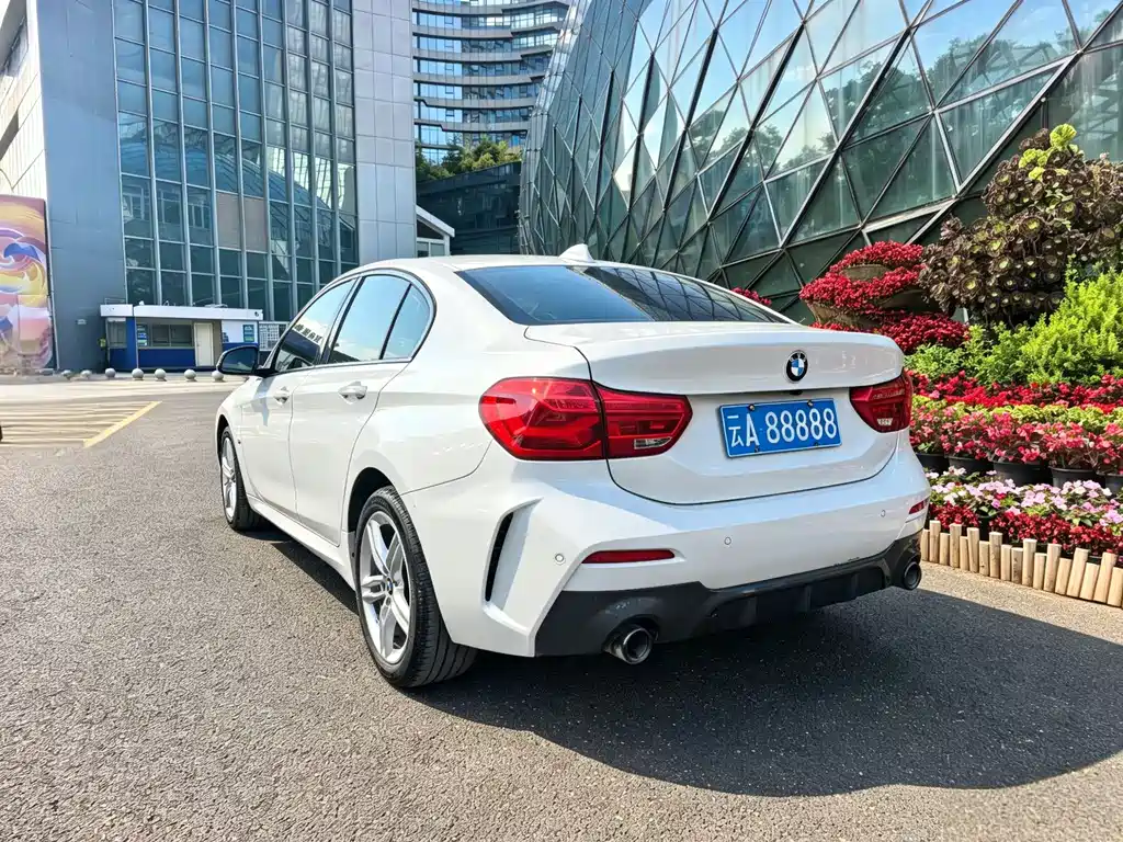 BMW 1 Series 2021 — фото 14