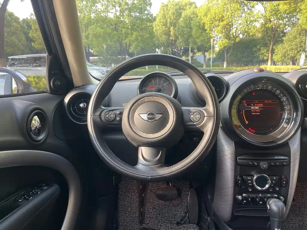 MINI Countryman 2017 — фото 11