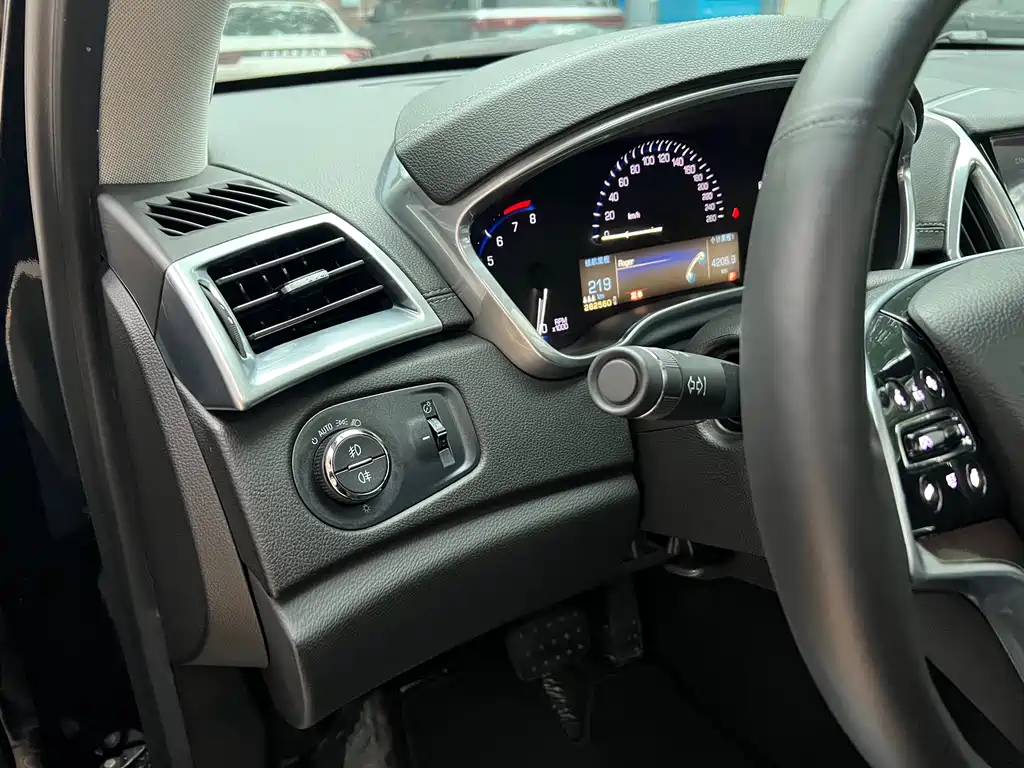 Cadillac SRX 2014 — фото 18