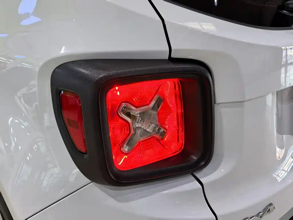 Jeep Renegade 2019 — фото 13