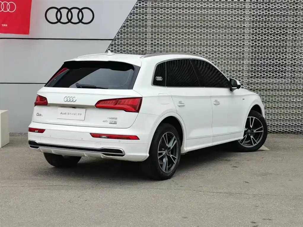 Audi Q5L 2019 — фото 7