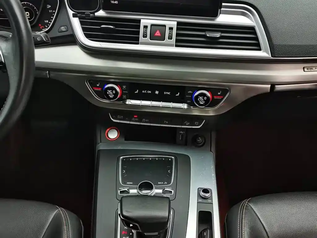 Audi Q5L 2019 — фото 18