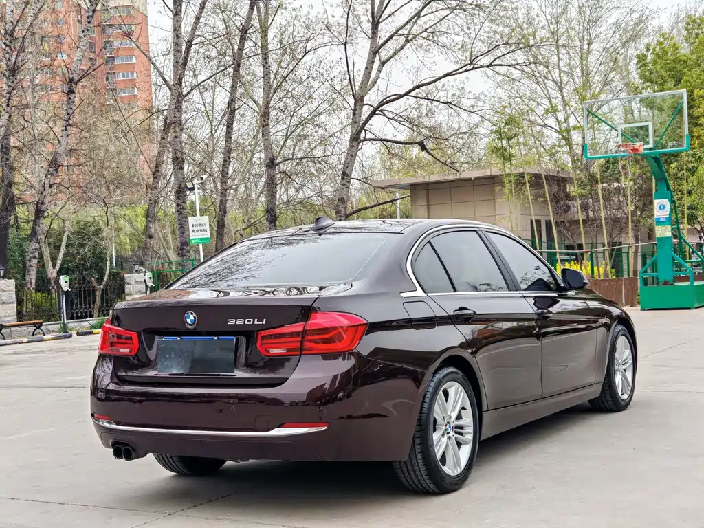 BMW 3 Series 2017 — фото 17