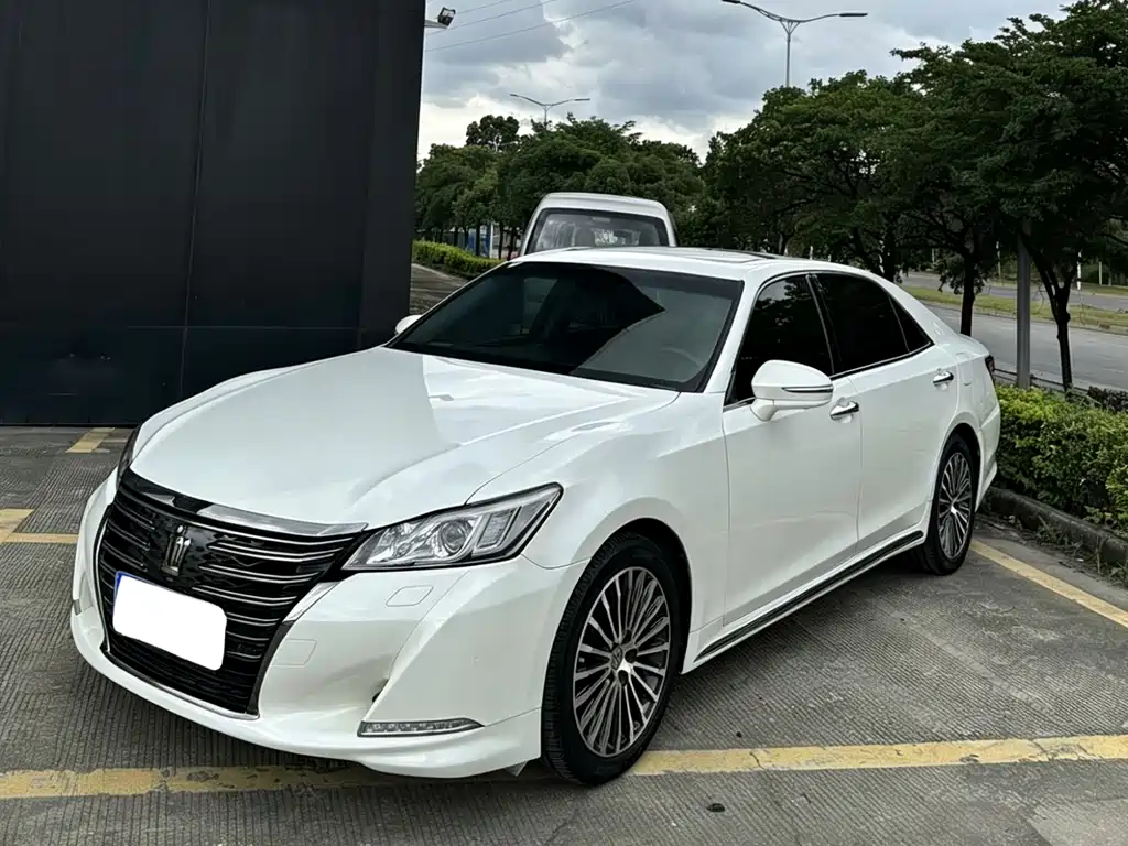 Toyota Crown 2019 — фото 1