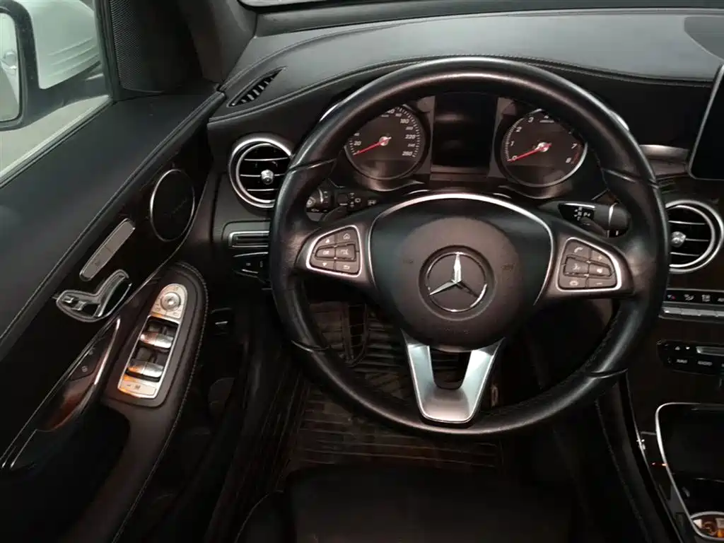 Mercedes-Benz GLC 2019 — фото 11