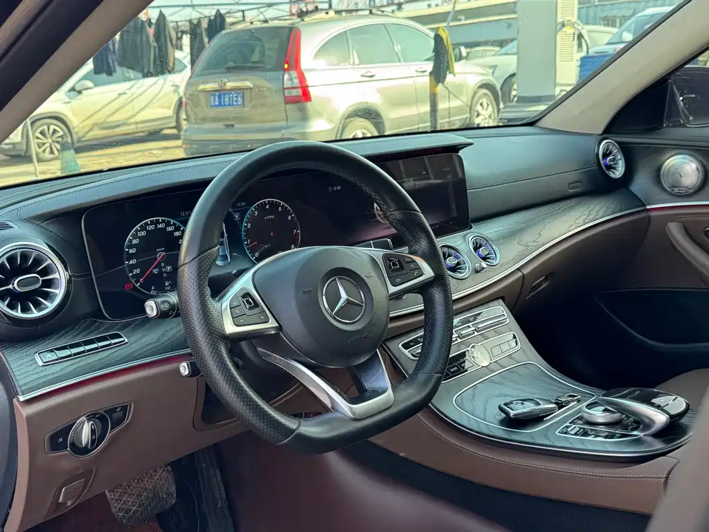 Mercedes-Benz E-Class 2018 — фото 10