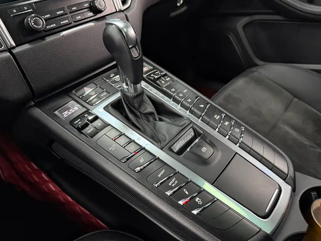 Porsche Macan 2017 — фото 19