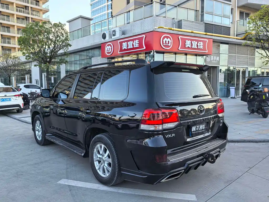 Toyota Land Cruiser 2020 — фото 8