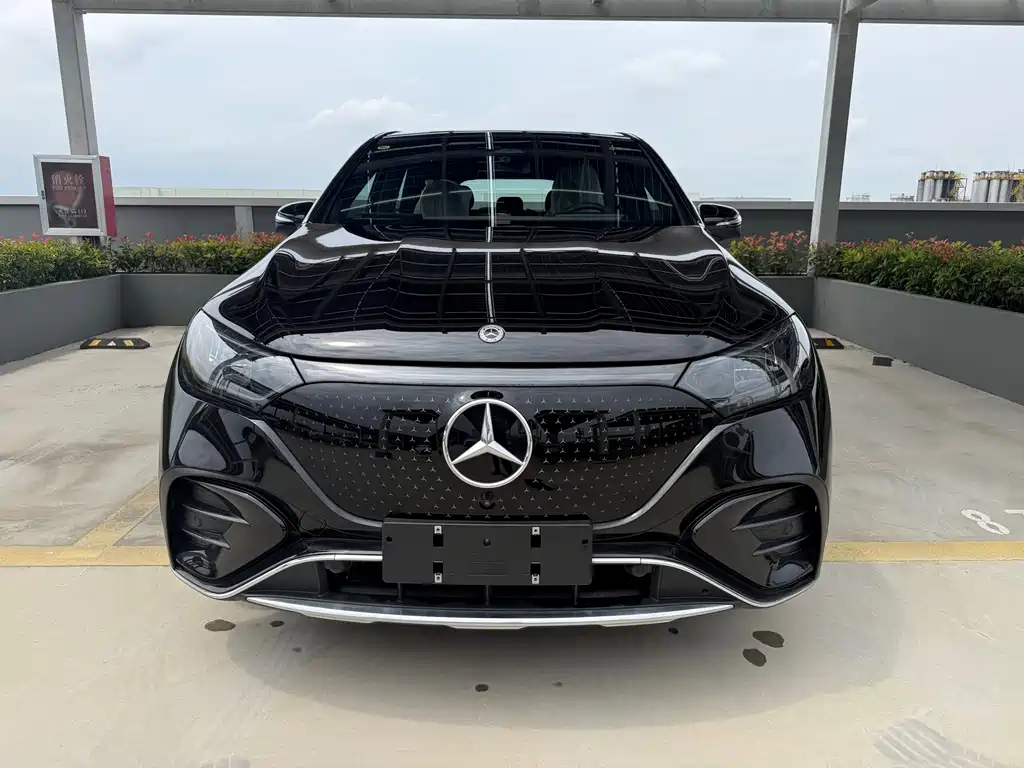 Mercedes-Benz EQE SUV 2025 — фото 1