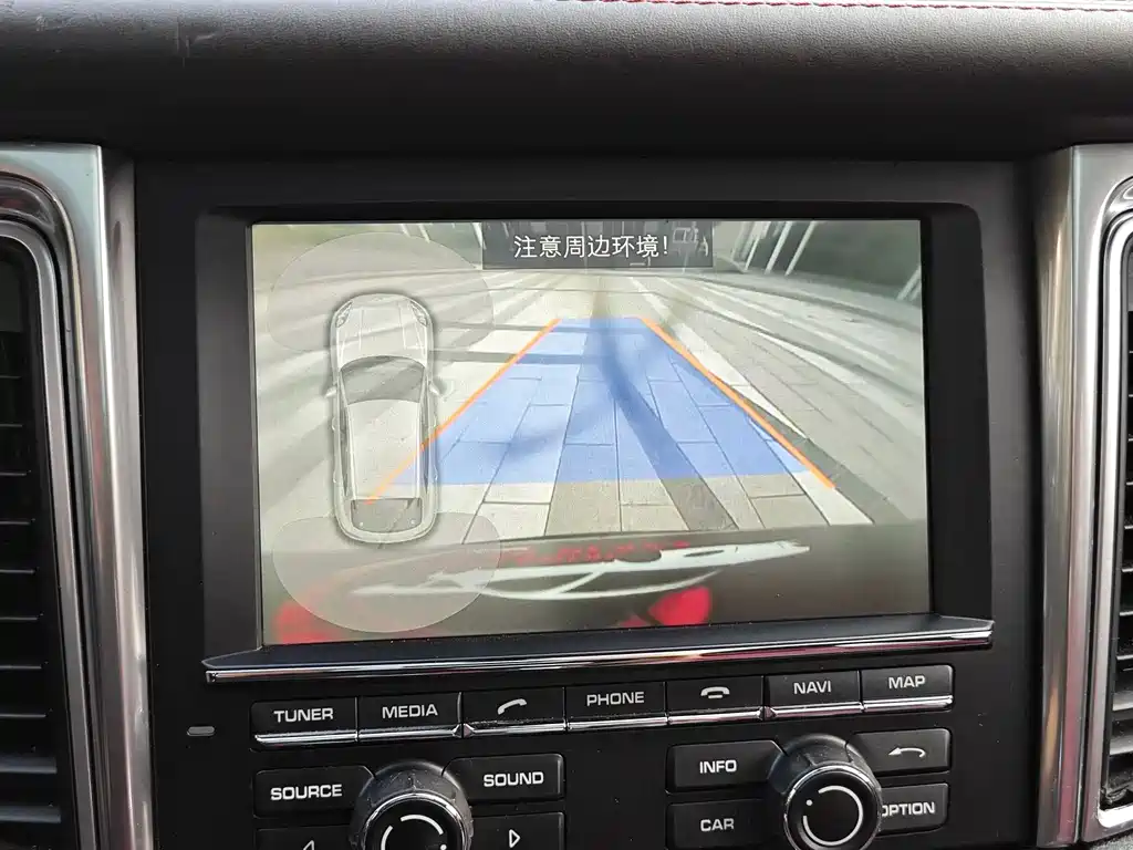 Porsche Macan 2015 — фото 16