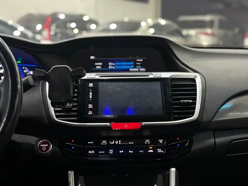 Honda Accord 2017 — фото 14