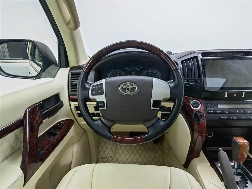 Toyota Land Cruiser 2016 — фото 13