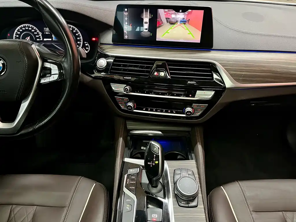 BMW 5 Series New Energy 2018 — фото 10