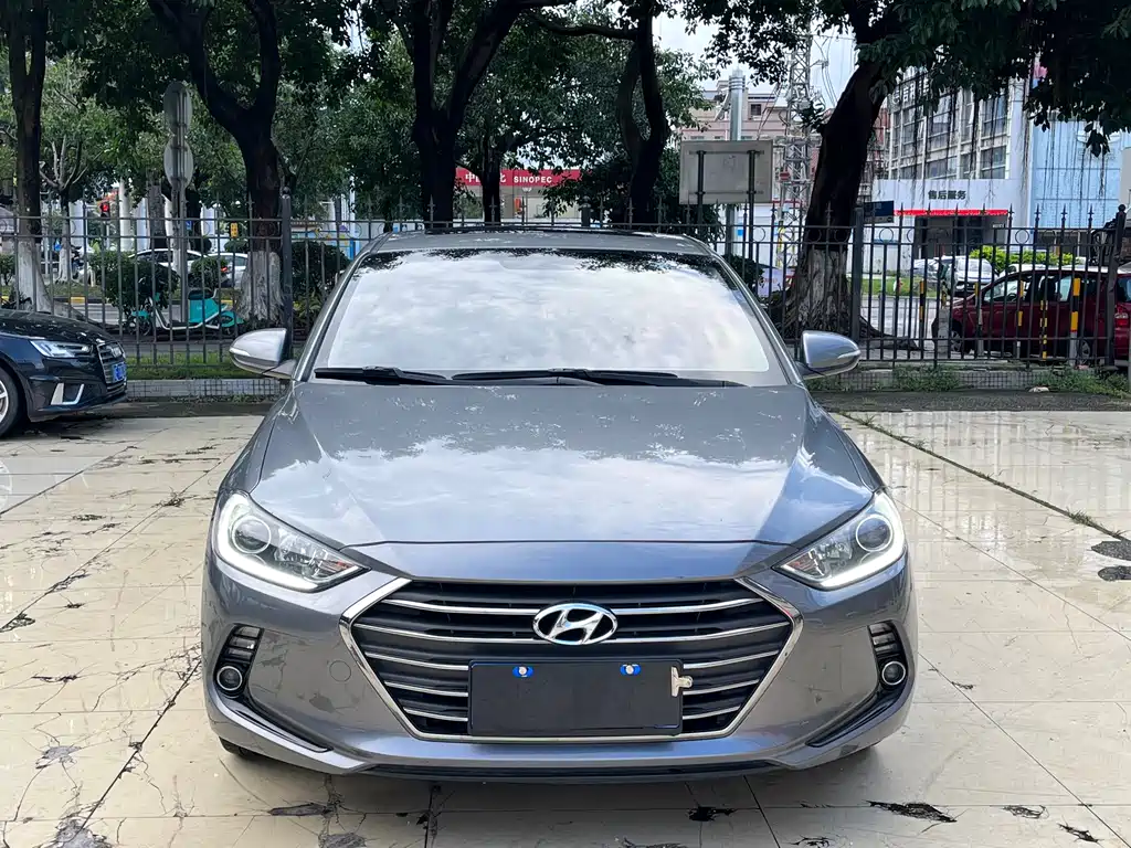 Hyundai Elantra 2018 — фото 4