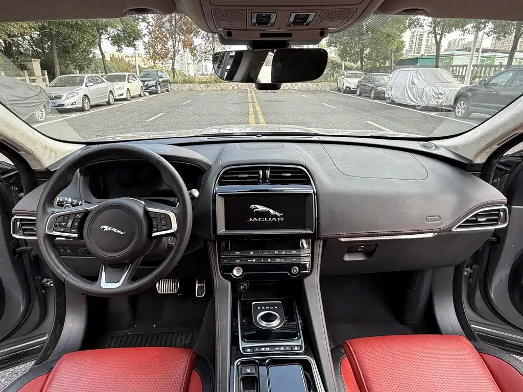 Jaguar F-PACE 2021 — фото 13