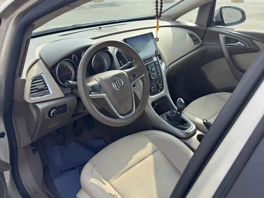 Buick Excelle 2014 — фото 13