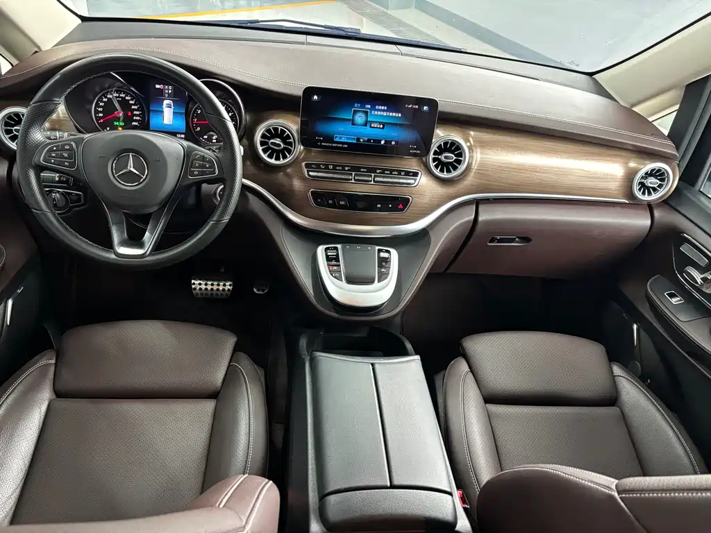 Mercedes-Benz V-Class 2024 — фото 10