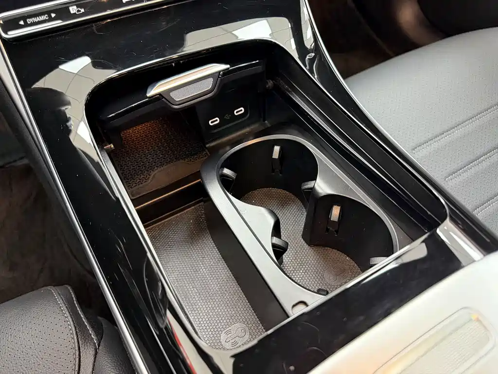 Mercedes-Benz C-Class 2023 — фото 12