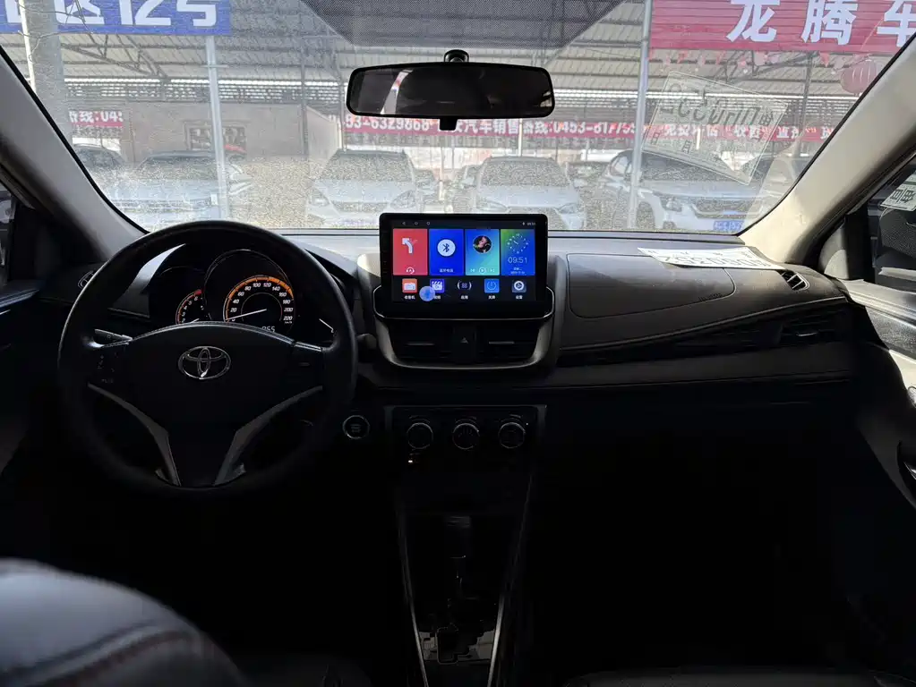 Toyota Yaris L 2022 — фото 18