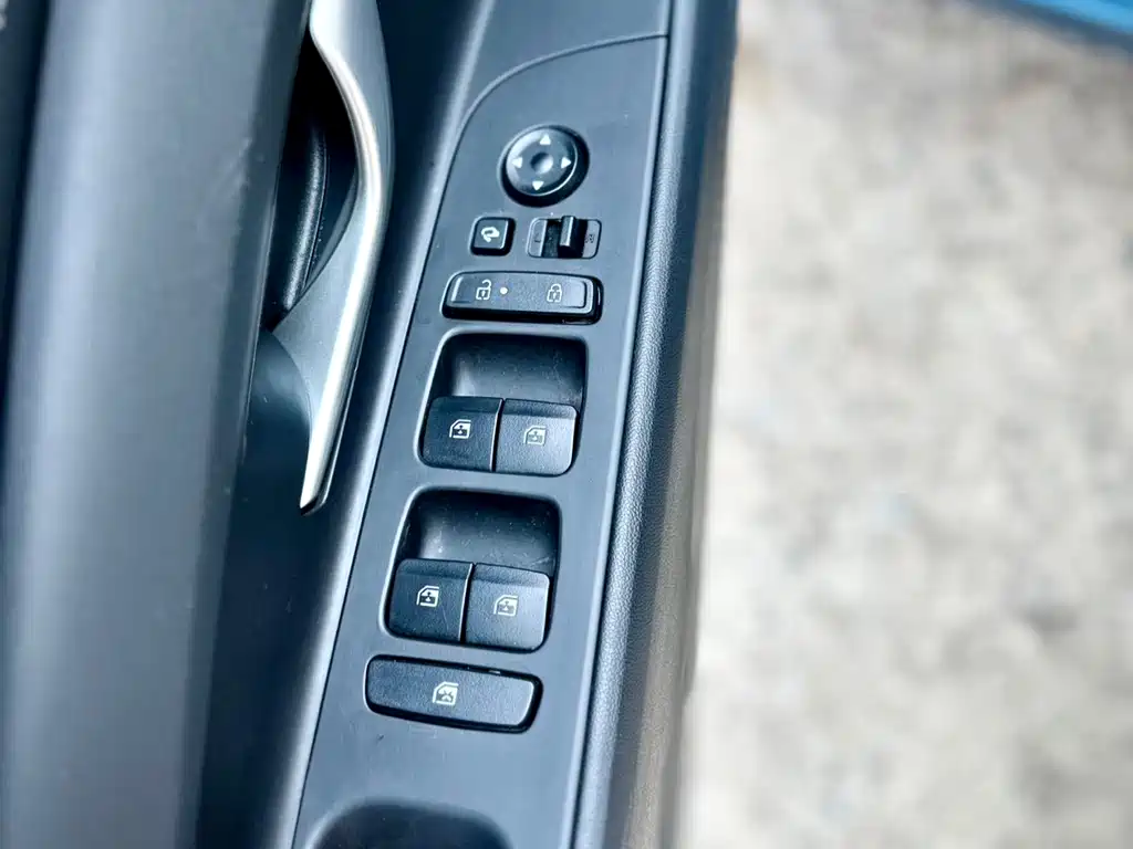Hyundai Elantra 2023 — фото 16