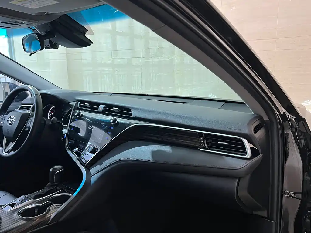 Toyota Camry 2020 — фото 10
