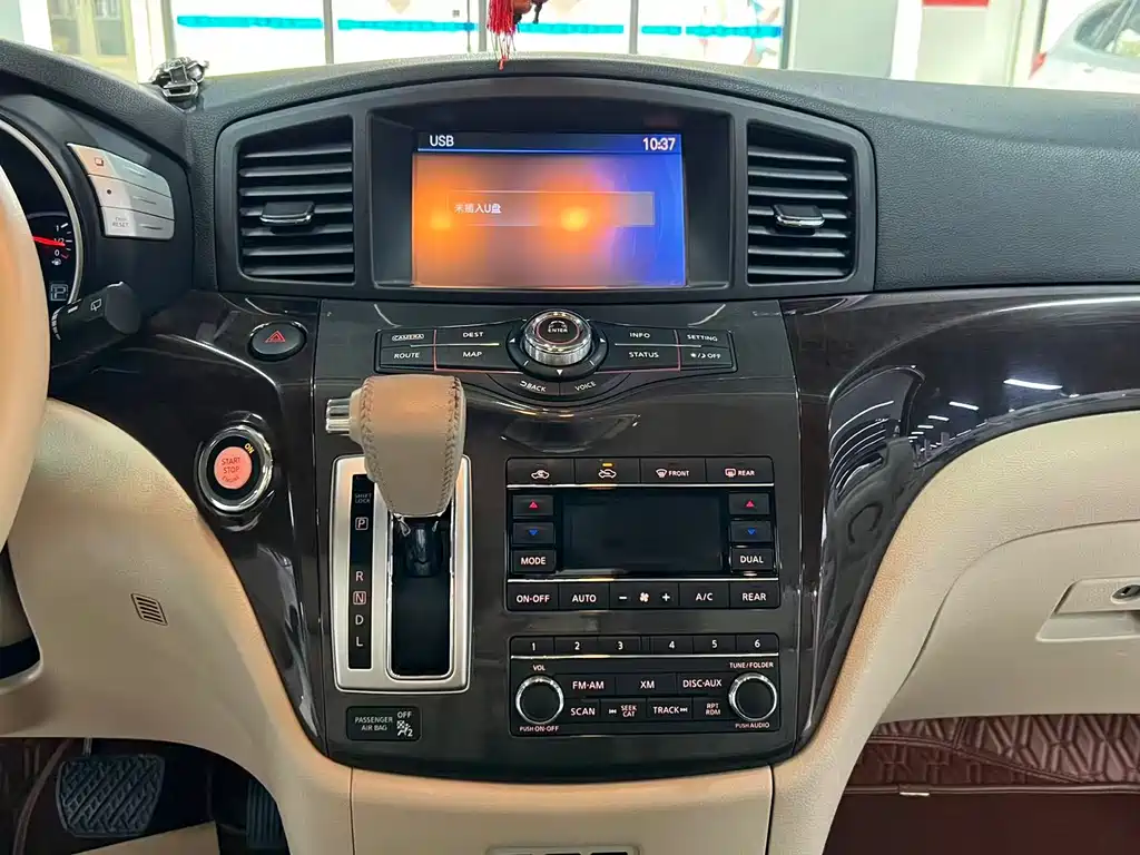 Nissan Quest 2017 — фото 13