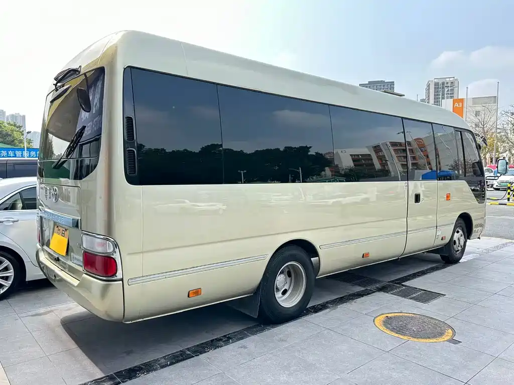 Toyota Coaster 2017 — фото 5