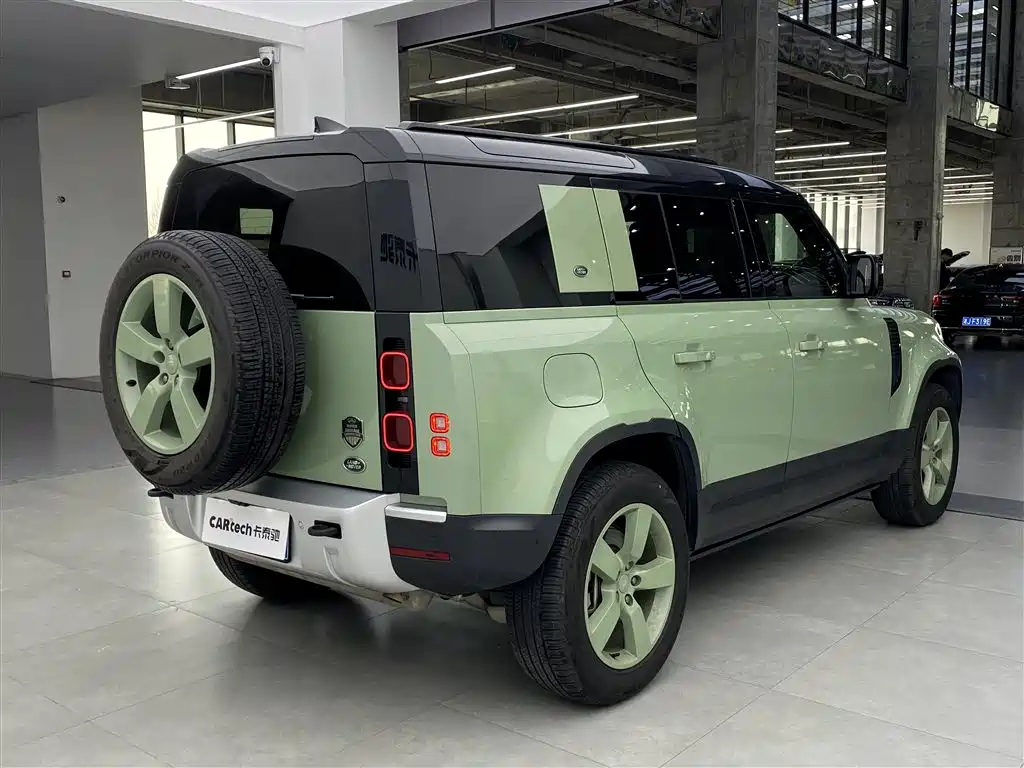 Land Rover Defender 2023 — фото 3