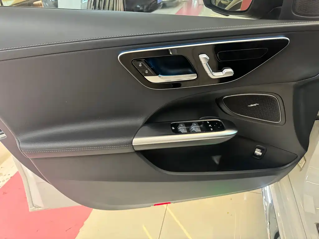 Mercedes-Benz C-Class 2023 — фото 13
