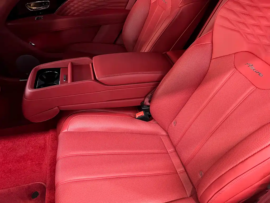 Bentley Bentayga — фото 14