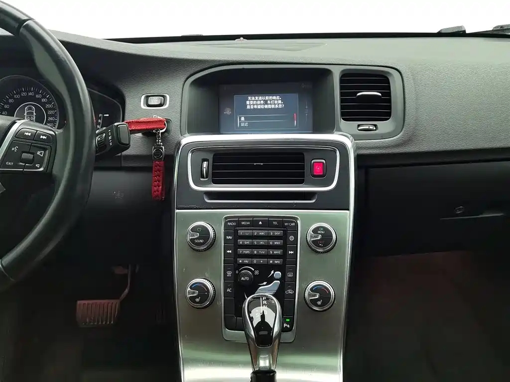 Volvo S60 2015 — фото 12