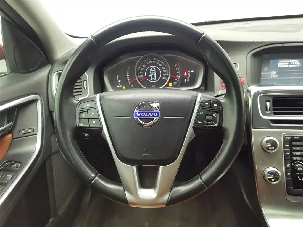 Volvo S60 2015 — фото 11