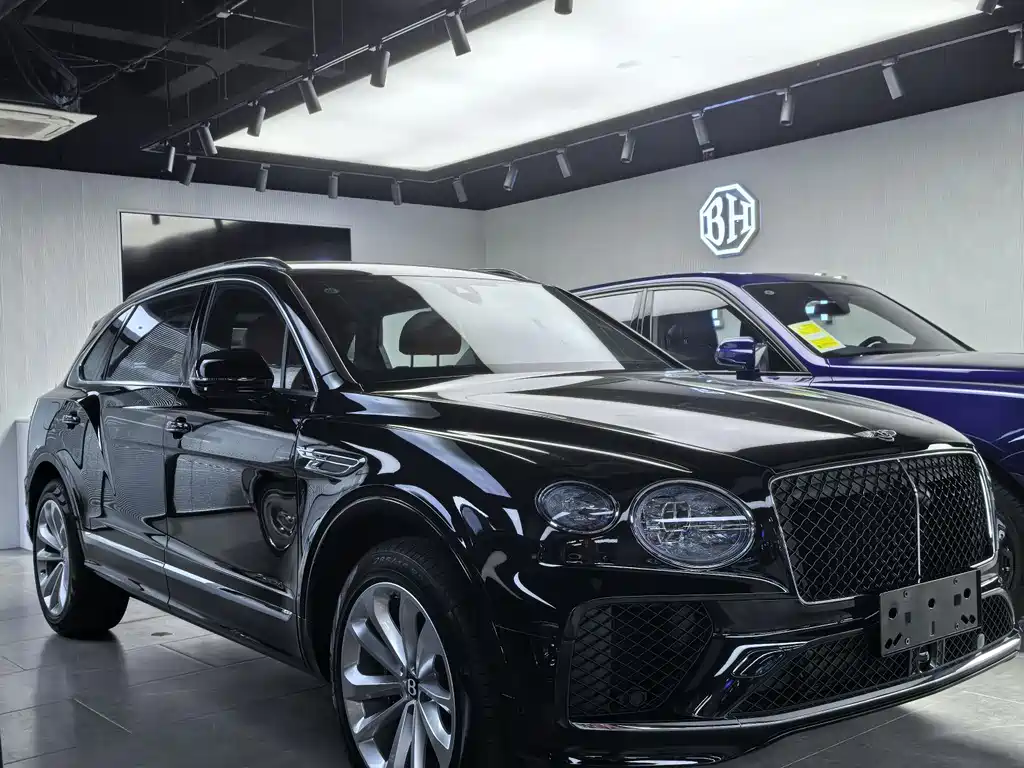 Bentley Bentayga — фото 1