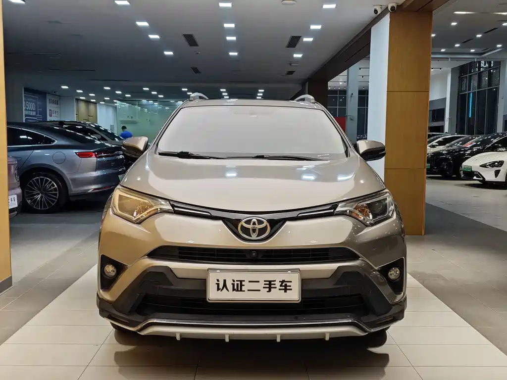 Toyota RAV4 2019 — фото 3