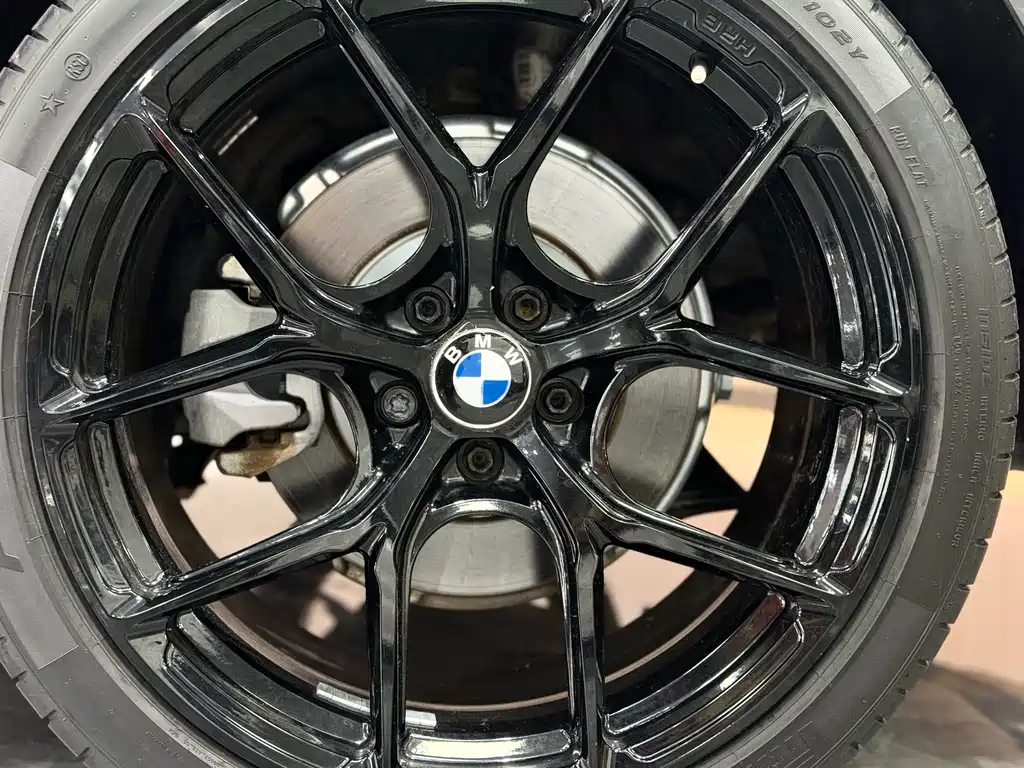 BMW 5 Series 2018 — фото 15