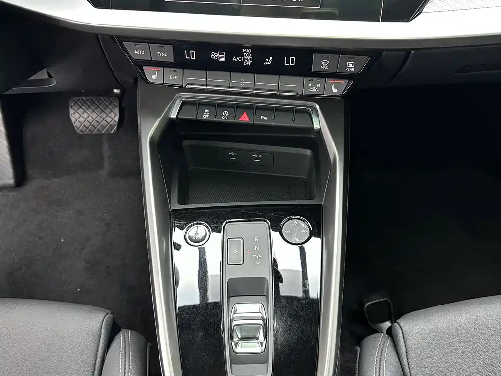 Audi A3 2023 — фото 14