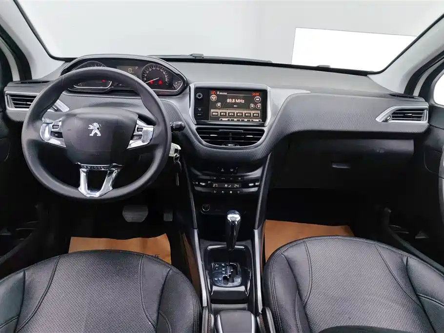Peugeot 2008 2015 — фото 12