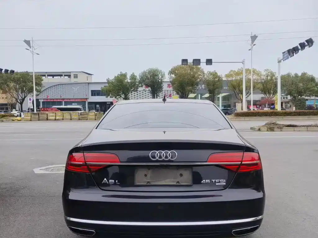 Audi A8 2015 — фото 4