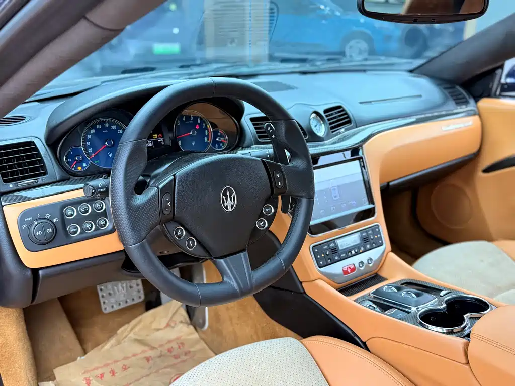 Maserati GranTurismo 2016 — фото 16