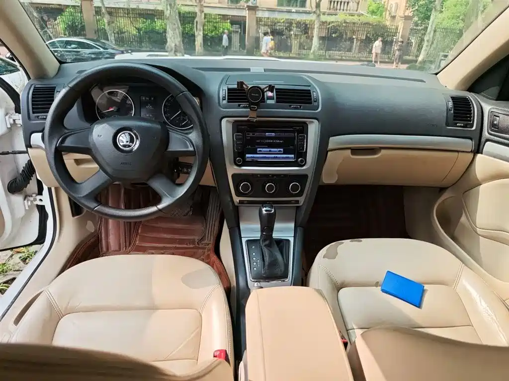 Skoda Octavia 2015 — фото 10
