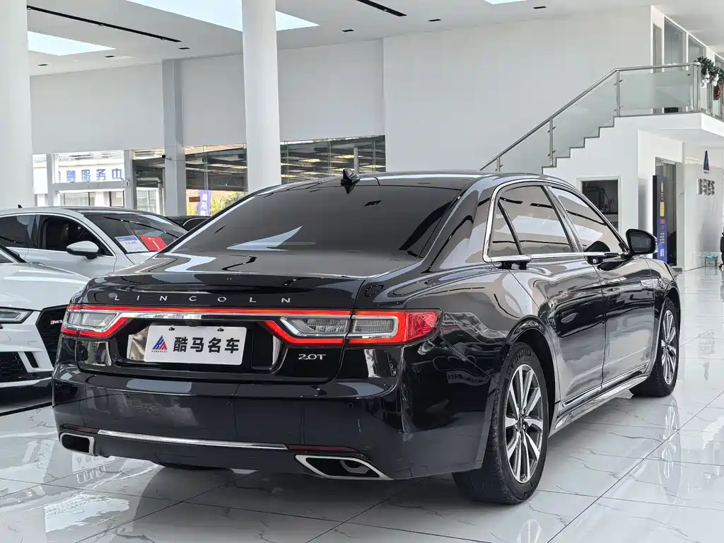 Lincoln Continental 2018 — фото 13