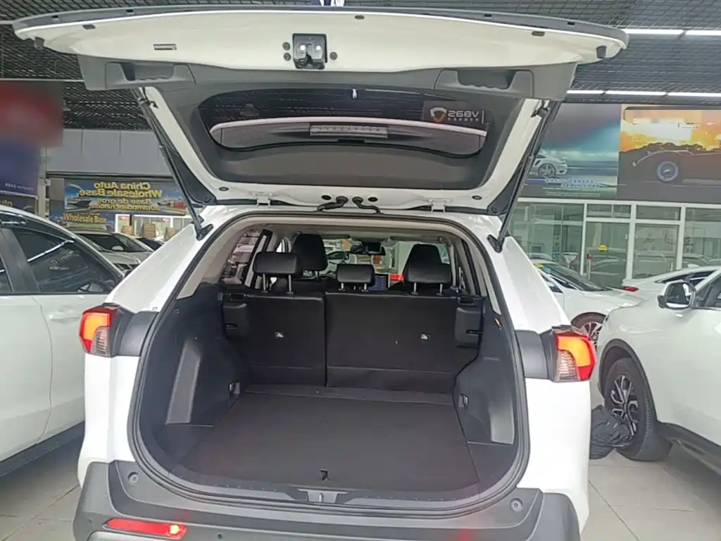 Toyota RAV4 2022 — фото 19