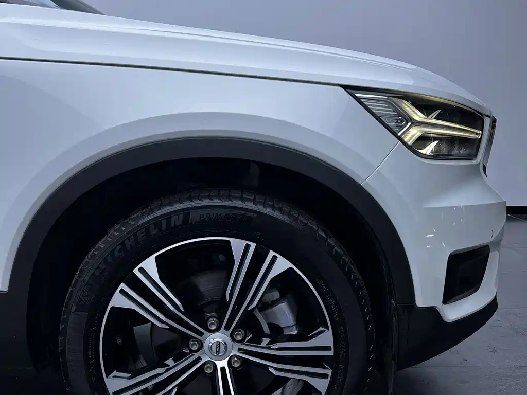 Volvo XC40 2020 — фото 10