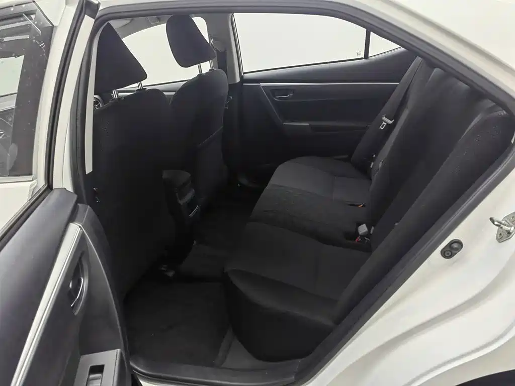 Toyota Corolla 2018 — фото 15