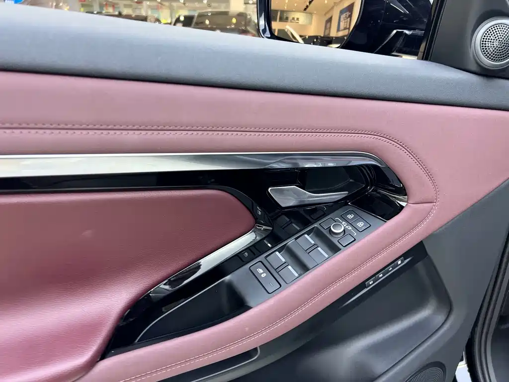 Land Rover Range Rover Evoque 2023 — фото 19